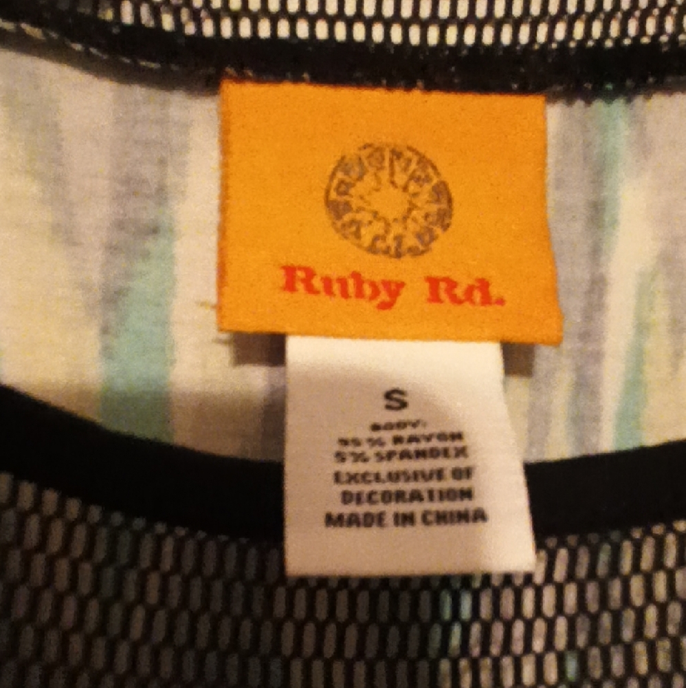 Preloved RUBY RD. TOP - Picture 3 of 3